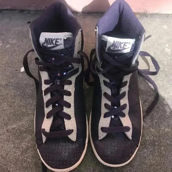 Women’s Nike Shoes *Rare*
