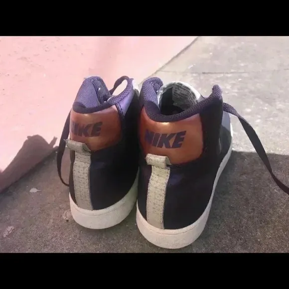 Women’s Nike Shoes *Rare*