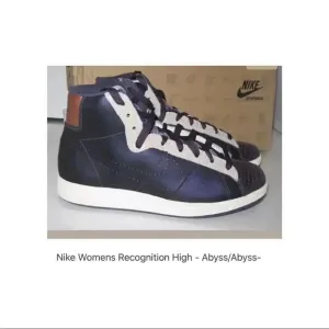 Women’s Nike Shoes *Rare*