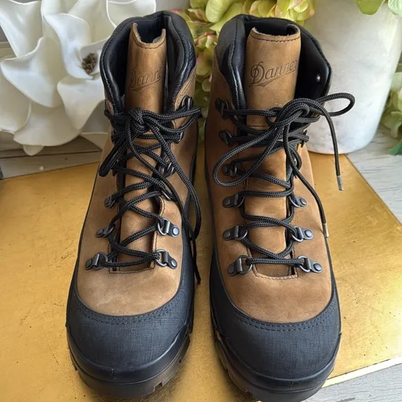 Worn once!! Danner Combat Hiker