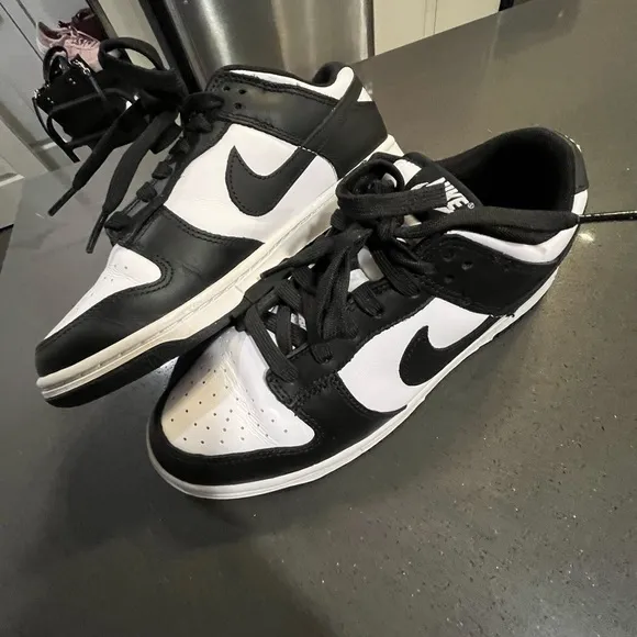 *WORN ONCE* Women’s Dunk Low Shoes