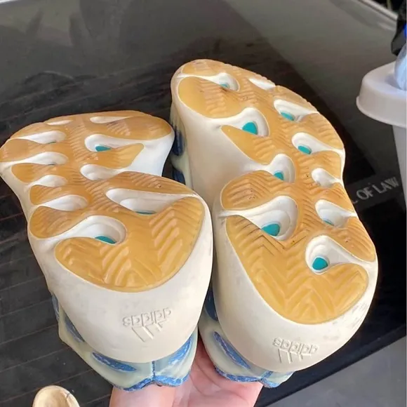 Yeezy Kyanite 700 V3 Adidas