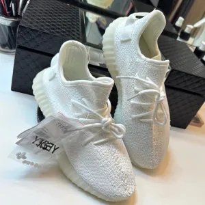 YEZZY men’s adidas shoes size 5.5 women’s 6.5