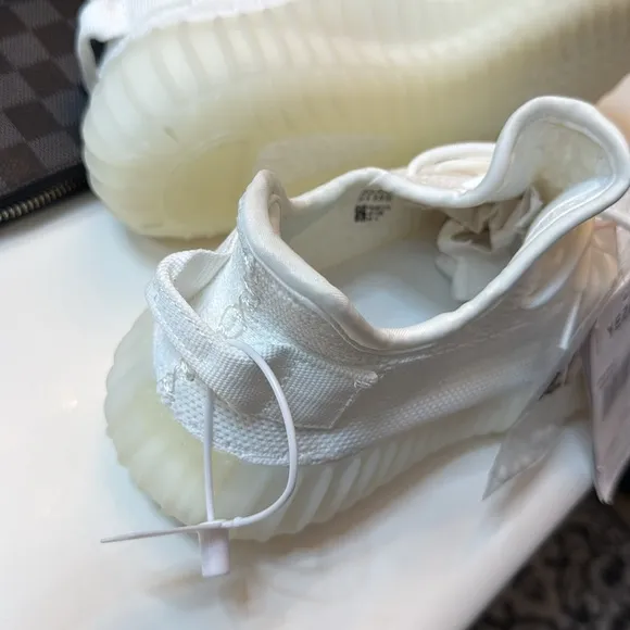 YEZZY men’s adidas shoes size 5.5 women’s 6.5