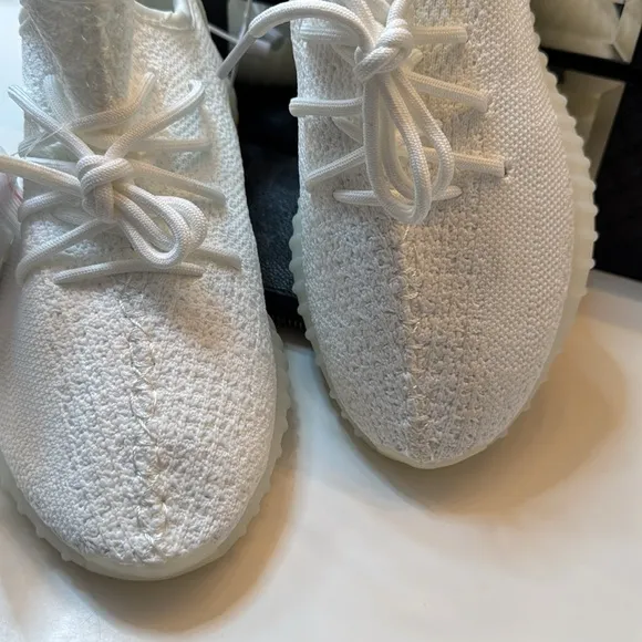 YEZZY men’s adidas shoes size 5.5 women’s 6.5