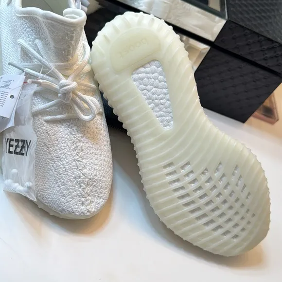 YEZZY men’s adidas shoes size 5.5 women’s 6.5