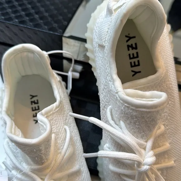 YEZZY men’s adidas shoes size 5.5 women’s 6.5