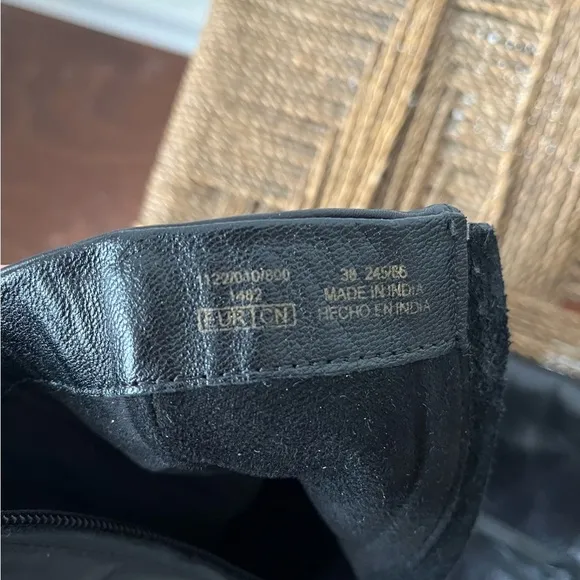 Zara Shoes Women’s 7 Black Leather Cowboy Ankle Booties