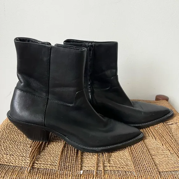 Zara Shoes Women’s 7 Black Leather Cowboy Ankle Booties